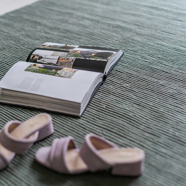 Tumši zaļš džutas paklājs 75x245 cm Ribbon – Mette Ditmer Denmark-image-3