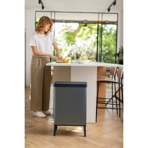 Pelēka ar pieskārienu atverama atkritumu tvertne no pārstrādātas plastmasas 54 l Verto High – Curver-image-3