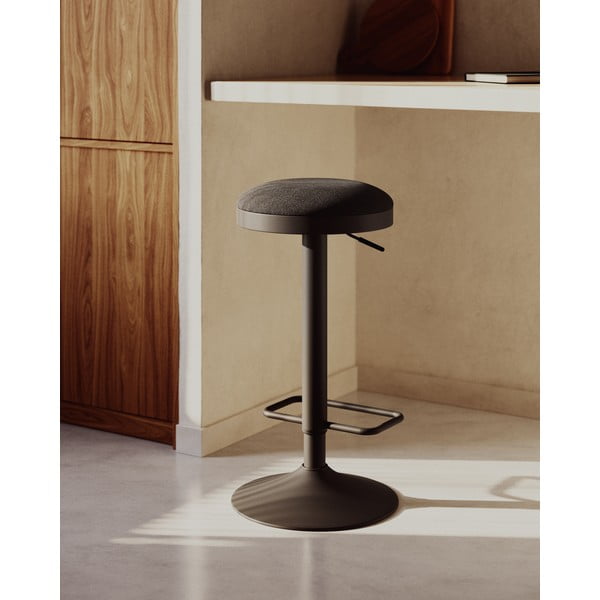 Melnas polsterētas bāra taburetes ar regulējamu augstumu (2 gab.) (sēdekļa augstums 53,5 cm) Zaib – Kave Home-image-1