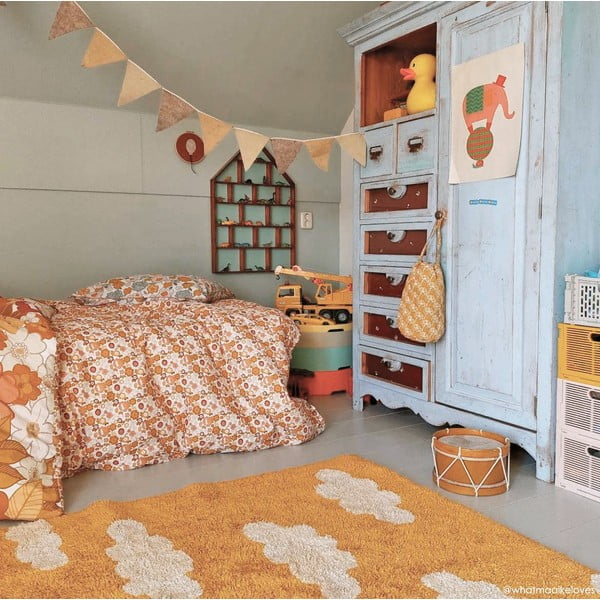 Sinepju dzeltens mazgājams/ar rokām darināts kokvilnas bērnu paklājs 120x160 cm Clouds Mustard – Lorena Canals-image-1