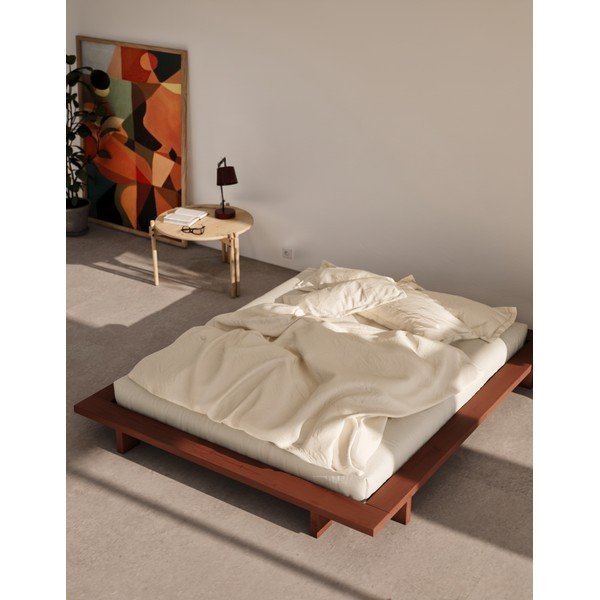 Terakotas oranža priedes masīvkoka divvietīga gulta bez galvgaļa un ar redelēm 140x200 cm Japan – Karup Design-image-1