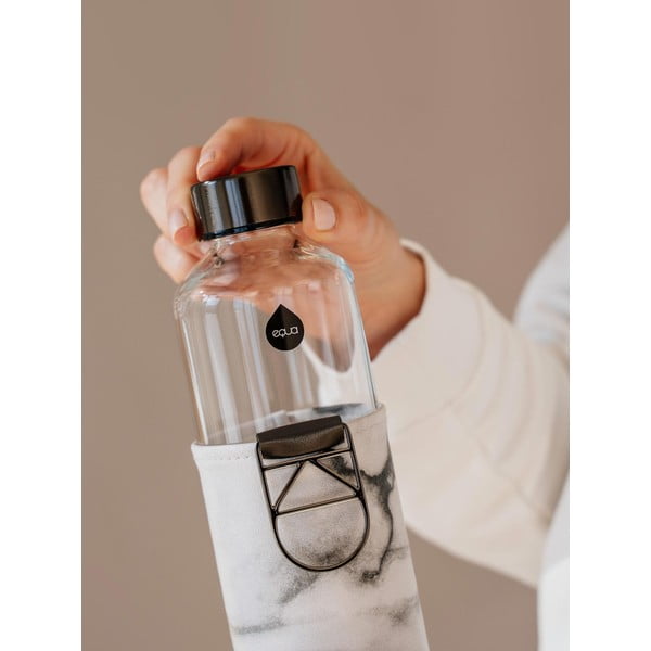 Melnbaltā stikla pudele no borsilikāta ar mākslīgās ādas apvalku Equa Mismatch Stone, 750 ml-image-4