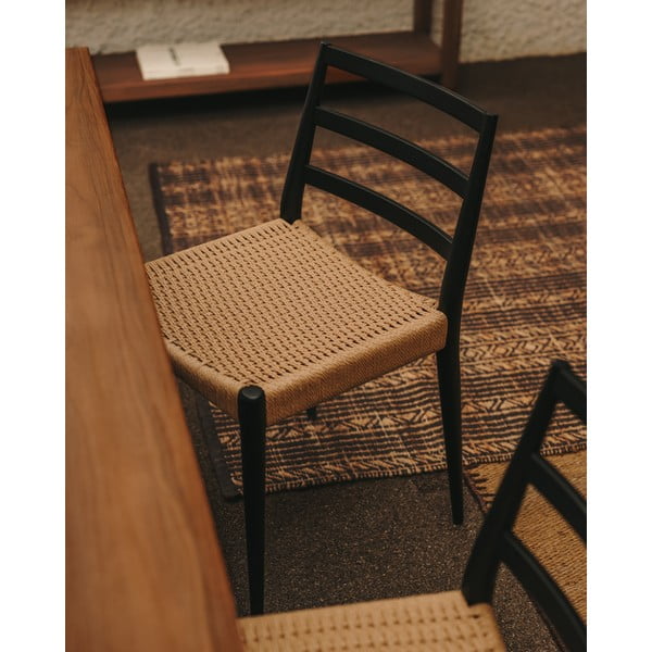 Melni/dabīga toņa ozola masīvkoka pusdienu krēsli (2 gab.) Analy – Kave Home-image-1