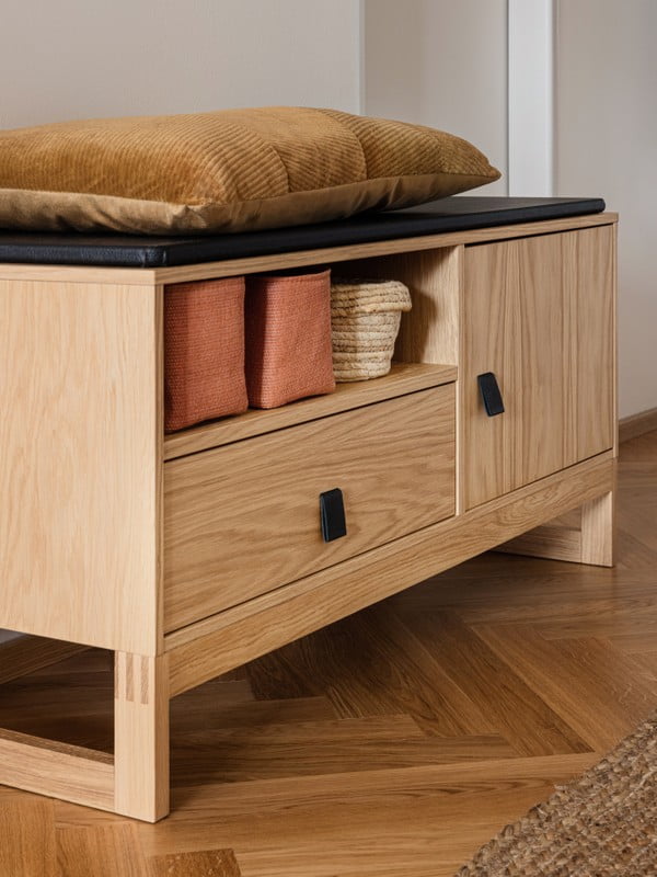 Iedvesma : Priekšnams un garderobe