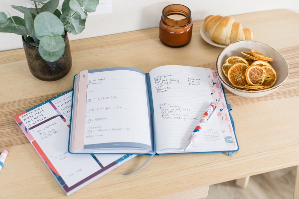 Iedvesma : Darbs un mācības, Dāvanas, Birojs