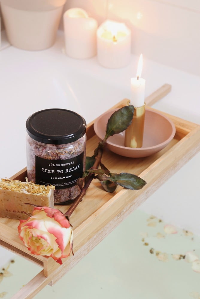 Iedvesma : Romantiskais stils, Vannasistaba, Valentīna diena