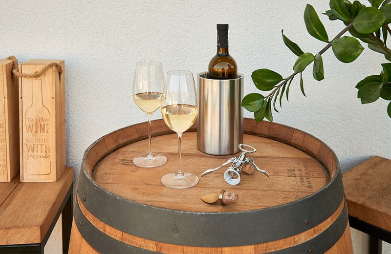 Vīna glāzes: kā pasniegt baltvīnu, sarkanvīnu un dzirkstošo vīnu