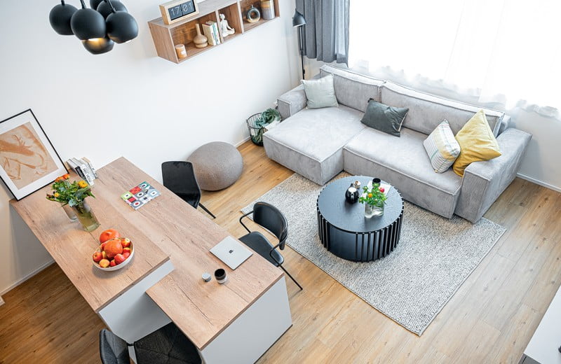 Kā iekārtot mazu dzīvokli: 20+ padomi, kā maksimāli izmantot vietu