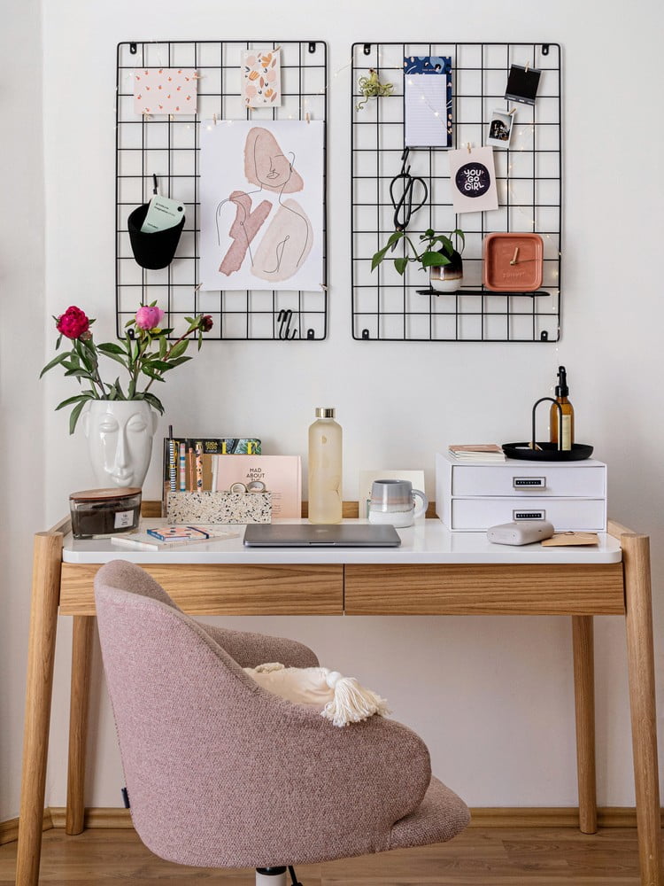 Iedvesma : Birojs, Darbs un mācības