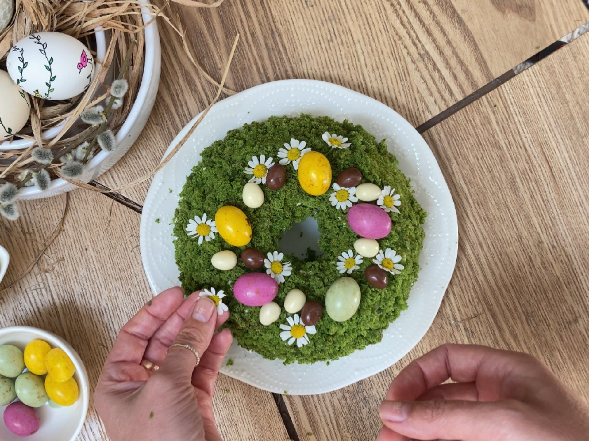 Netradicionāls vainags – sūnu kūka, kas izcepta vainaga formā