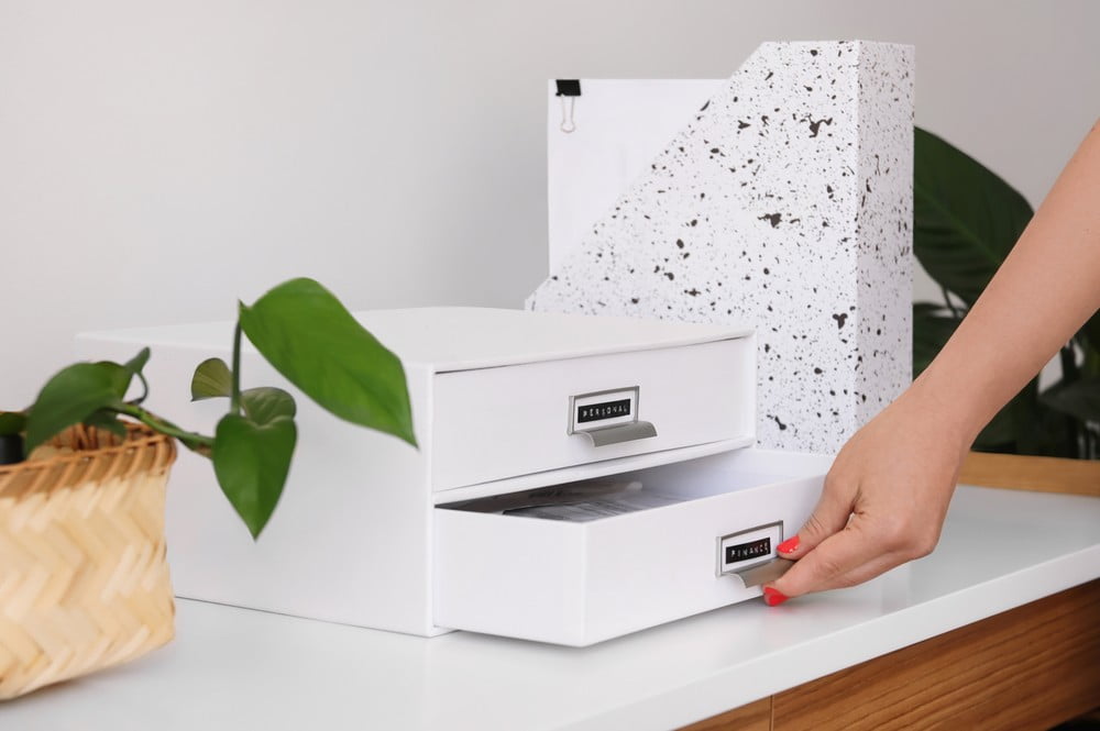 Iedvesma : Birojs, Darbs un mācības