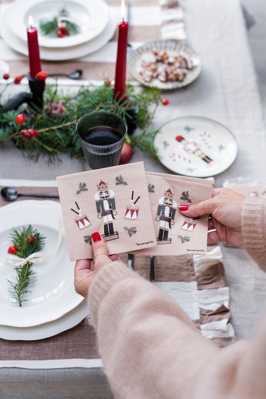 Iedvesma : Ziemassvētki, Ēdamistaba