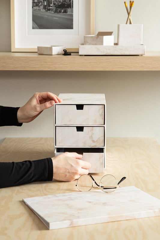 Iedvesma : Birojs, Darbs un mācības