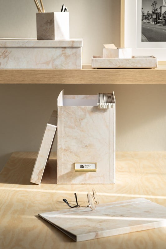 Iedvesma : Birojs, Darbs un mācības