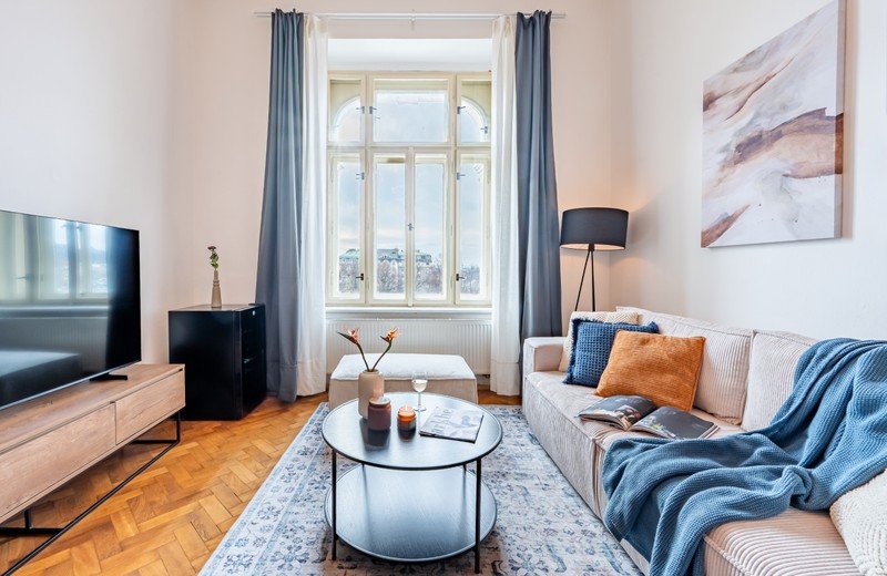 Gaisīgs dzīvoklis ar augstiem griestiem