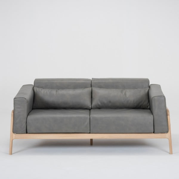 Tumši pelēks bifeļu ādas dīvāns ar masīvkoka konstrukciju Gazzda Fawn,180 cm