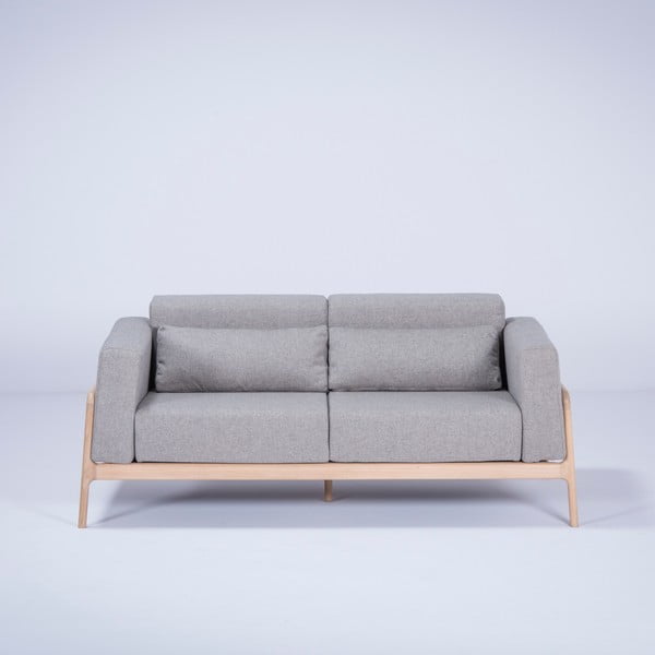 Pelēks dīvāns ar masīvkoka konstrukciju Gazzda Fawn, 180 cm