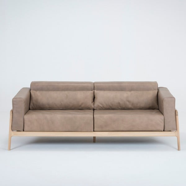 Gaiši brūns bifeļu ādas dīvāns ar masīvu ozolkoka konstrukciju Gazzda Fawn, 210 cm