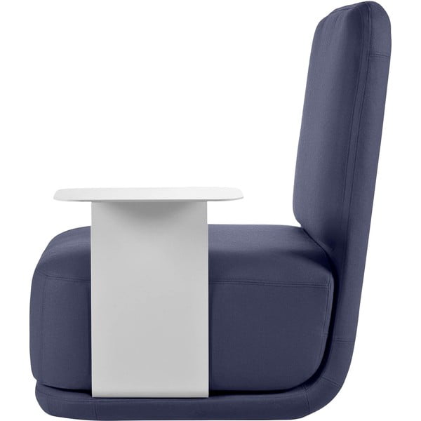 Tumši zils atpūtas krēsls ar augstu atzveltni un baltu metāla galdu Softline Standby High + Side Table