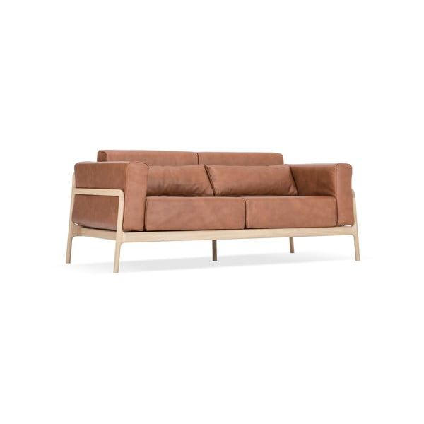 Konjaka brūns bifeļu ādas dīvāns ar masīvkoka konstrukciju Gazzda Fawn,180 cm