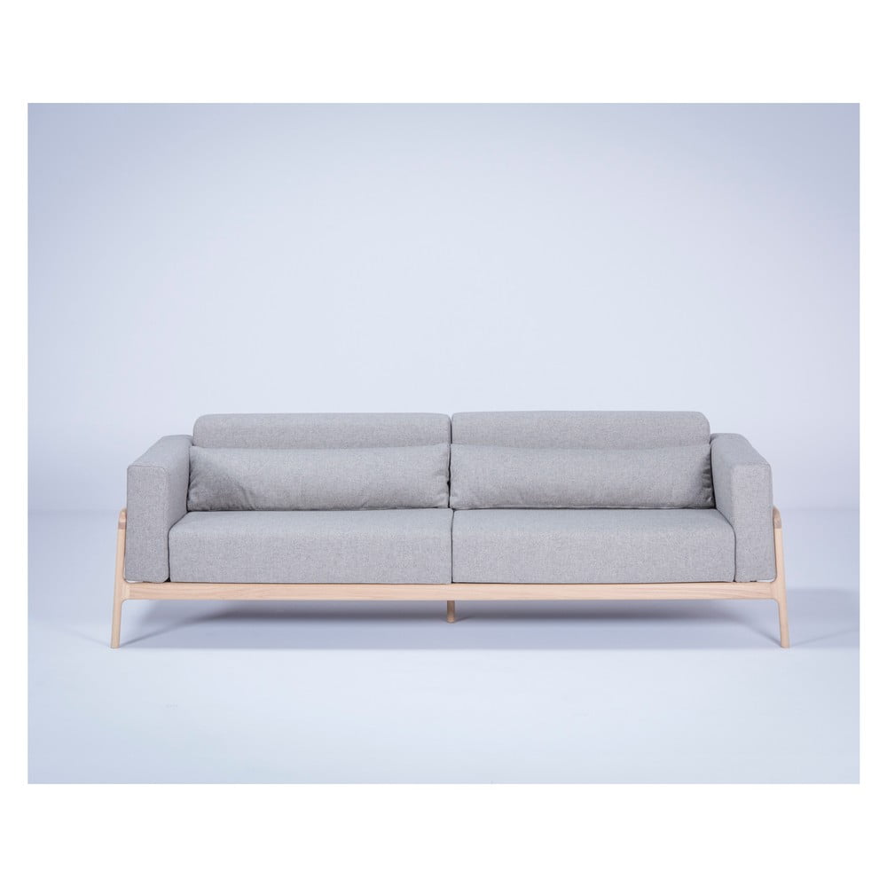 Pelēks dīvāns ar ozolkoka konstrukciju Gazzda Fawn, 240 cm