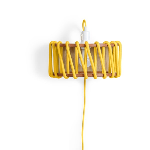 Dzeltena sienas lampa ar koka konstrukciju EMKO Macaron, garums 30 cm